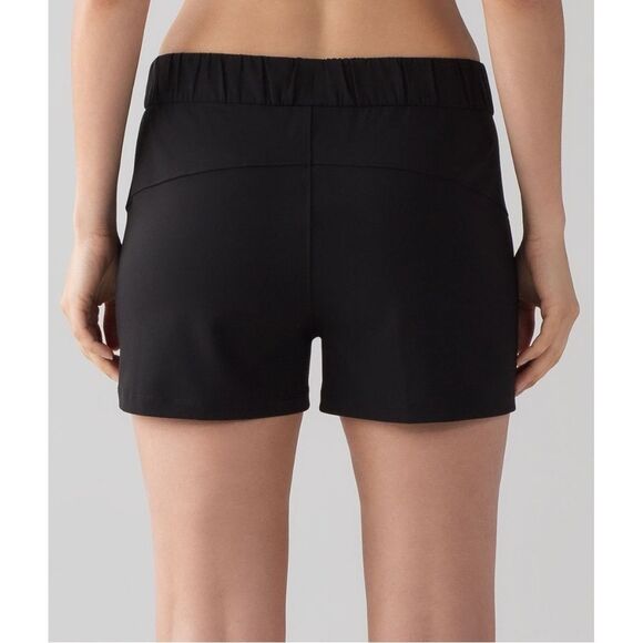 Lululemon Black On The Fly Short *Woven *2.5" Size 8 Athletic Gym Workout W7AFBS - Picture 4 of 16